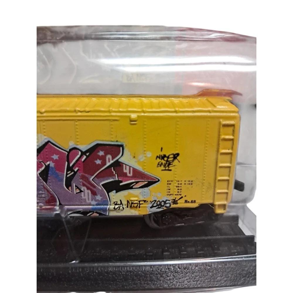 Maisto Enamelz Graffiti Train Diecast Box Car CON Yellow B&O Custom Shop‎ Sealed